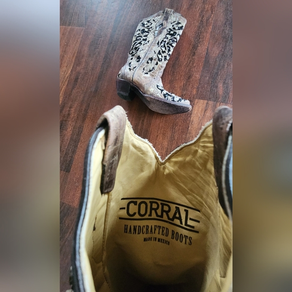 *MOVING* Make an offer* Corral Brown & Black Sequin Inlay Cowboy Boots - Picture 9 of 9